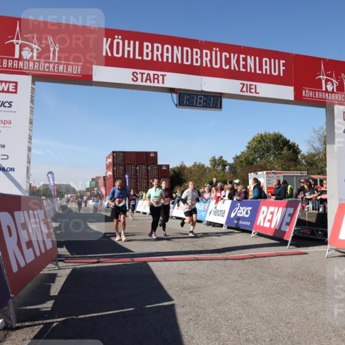 03.10.2025 - Köhlbrandbrückenlauf Lena Gebhardt http://msf.ph/oto/9042398 03.10.2025 13:18:12 Ziel 4472, 4473, 4581, 4600, 4620, 4661, 4950, 5209, 5454, 5691, 6001, 6310, 6326, 6633, 6634 meine-sportfotos.de