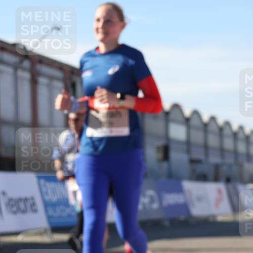 03.10.2025 - Köhlbrandbrückenlauf Luisa Fischer http://msf.ph/oto/9042399 03.10.2025 13:36:34 Ziel 4735, 5199, 5278, 5585, 6003, 6004, 6023, 6825 meine-sportfotos.de