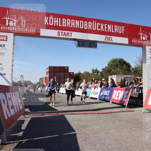 03.10.2025 - Köhlbrandbrückenlauf Lena Gebhardt http://msf.ph/oto/9042403 03.10.2025 13:18:12 Ziel 4472, 4473, 4581, 4600, 4620, 4661, 4950, 5209, 5454, 5691, 6001, 6310, 6326, 6633, 6634 meine-sportfotos.de
