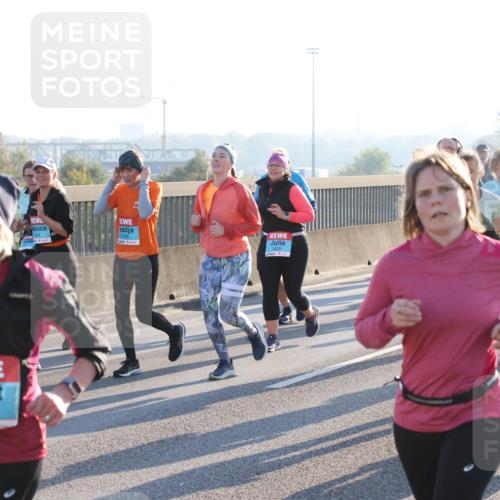 03.10.2025 - Köhlbrandbrückenlauf Lena Gebhardt http://msf.ph/oto/9042405 03.10.2025 09:26:04 Position 1 2369, 2829, 224, 2362 meine-sportfotos.de