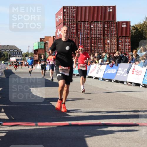 03.10.2025 - Köhlbrandbrückenlauf Lena Gebhardt http://msf.ph/oto/9042410 03.10.2025 12:58:53 Ziel 4126, 4368, 5824, 5955, 6167, 6611, 6674 meine-sportfotos.de