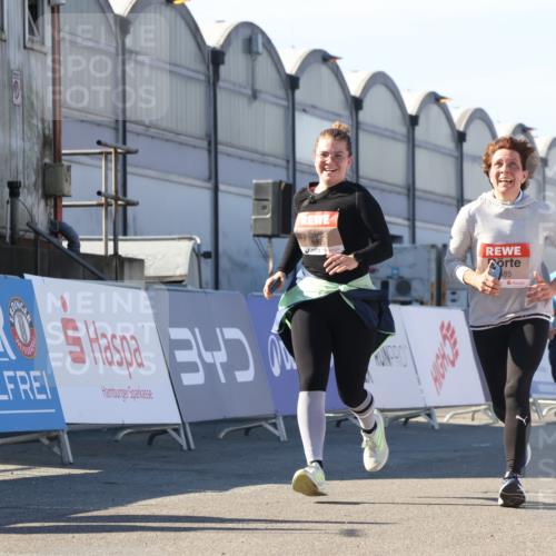03.10.2025 - Köhlbrandbrückenlauf Luisa Fischer http://msf.ph/oto/9042416 03.10.2025 13:36:36 Ziel 4735, 5199, 5278, 5585, 5767, 6003, 6004, 6023, 6825 meine-sportfotos.de