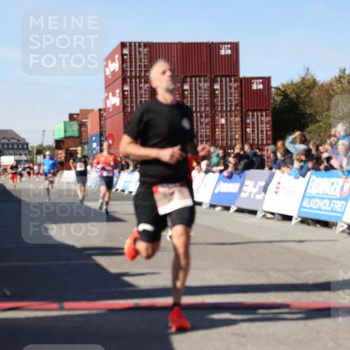 03.10.2025 - Köhlbrandbrückenlauf Lena Gebhardt http://msf.ph/oto/9042417 03.10.2025 12:58:53 Ziel 4126, 4368, 5824, 5955, 6167, 6611, 6674 meine-sportfotos.de