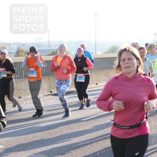 03.10.2025 - Köhlbrandbrückenlauf Lena Gebhardt http://msf.ph/oto/9042419 03.10.2025 09:26:04 Position 1 2369, 1756, 2829, 2244, 2362 meine-sportfotos.de