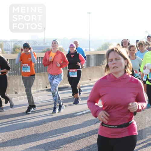 03.10.2025 - Köhlbrandbrückenlauf Lena Gebhardt http://msf.ph/oto/9042422 03.10.2025 09:26:04 Position 1 9, 1756, 00, 2244, 2362 meine-sportfotos.de