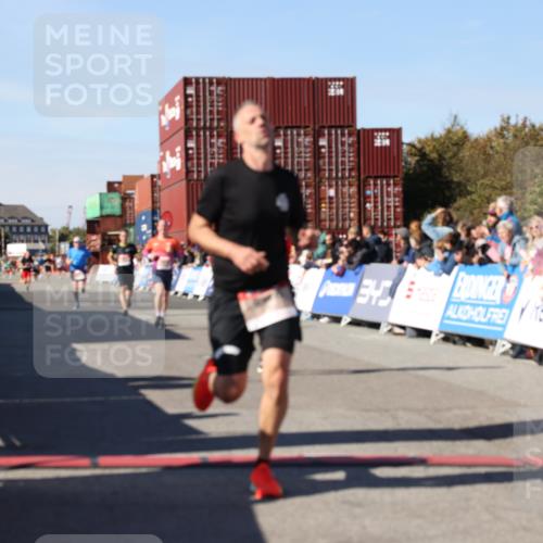 03.10.2025 - Köhlbrandbrückenlauf Lena Gebhardt http://msf.ph/oto/9042423 03.10.2025 12:58:53 Ziel 4126, 4368, 5824, 5955, 6167, 6611, 6674 meine-sportfotos.de