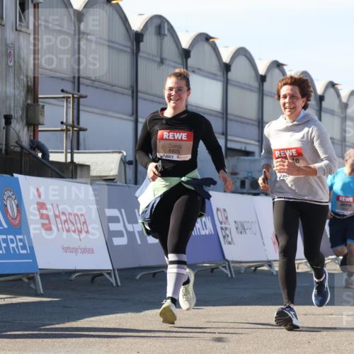 03.10.2025 - Köhlbrandbrückenlauf Luisa Fischer http://msf.ph/oto/9042425 03.10.2025 13:36:37 Ziel 4735, 5199, 5278, 5585, 5767, 6003, 6004, 6023, 6825 meine-sportfotos.de