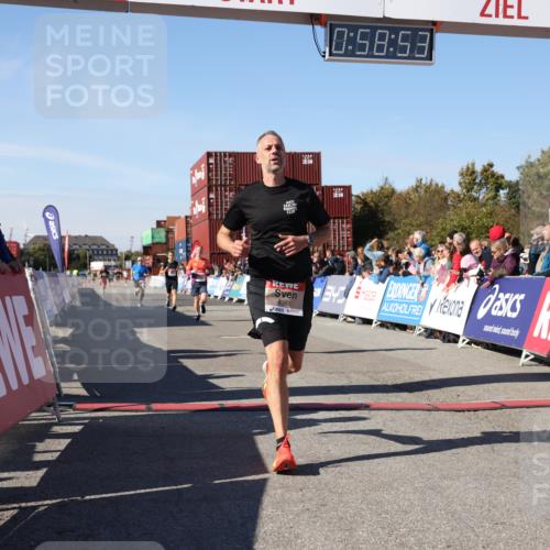 03.10.2025 - Köhlbrandbrückenlauf Lena Gebhardt http://msf.ph/oto/9042427 03.10.2025 12:58:54 Ziel 4126, 4368, 5824, 5955, 6167, 6611, 6674 meine-sportfotos.de