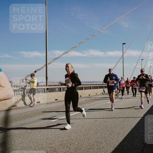 03.10.2025 - Köhlbrandbrückenlauf Michael Burmester http://msf.ph/oto/9042435 03.10.2025 12:23:46 Position 1  meine-sportfotos.de