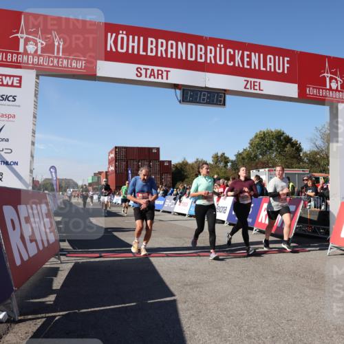 03.10.2025 - Köhlbrandbrückenlauf Lena Gebhardt http://msf.ph/oto/9042436 03.10.2025 13:18:13 Ziel 4472, 4473, 4581, 4600, 4620, 4661, 4950, 5209, 5454, 5691, 6001, 6310, 6326, 6633, 6634 meine-sportfotos.de