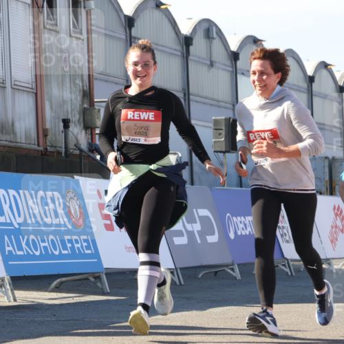 03.10.2025 - Köhlbrandbrückenlauf Luisa Fischer http://msf.ph/oto/9042437 03.10.2025 13:36:37 Ziel 4735, 5199, 5278, 5585, 5767, 6003, 6004, 6023, 6825 meine-sportfotos.de