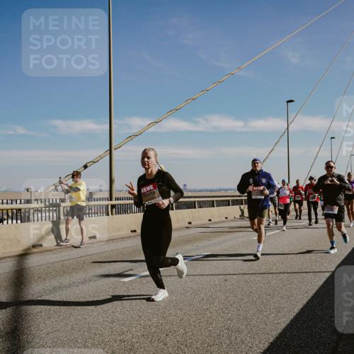 03.10.2025 - Köhlbrandbrückenlauf Michael Burmester http://msf.ph/oto/9042438 03.10.2025 12:23:46 Position 1  meine-sportfotos.de