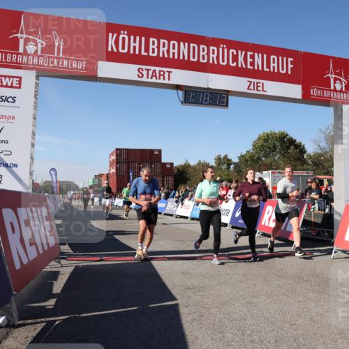 03.10.2025 - Köhlbrandbrückenlauf Lena Gebhardt http://msf.ph/oto/9042443 03.10.2025 13:18:13 Ziel 4472, 4473, 4581, 4600, 4620, 4661, 4950, 5209, 5454, 5691, 6001, 6310, 6326, 6633, 6634 meine-sportfotos.de