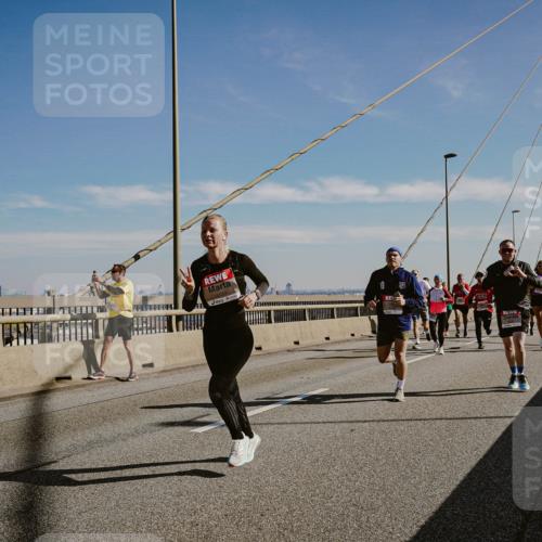 03.10.2025 - Köhlbrandbrückenlauf Michael Burmester http://msf.ph/oto/9042446 03.10.2025 12:23:46 Position 1 412 meine-sportfotos.de