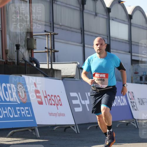 03.10.2025 - Köhlbrandbrückenlauf Luisa Fischer http://msf.ph/oto/9042450 03.10.2025 13:36:39 Ziel 4735, 5199, 5278, 5585, 5767, 6023, 6825 meine-sportfotos.de