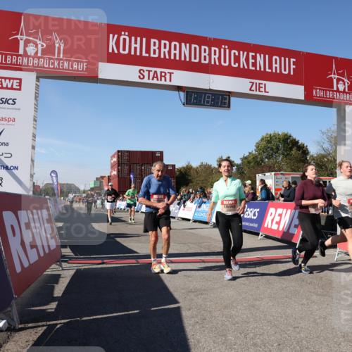 03.10.2025 - Köhlbrandbrückenlauf Lena Gebhardt http://msf.ph/oto/9042454 03.10.2025 13:18:14 Ziel 4472, 4473, 4581, 4600, 4620, 4661, 4950, 5209, 5454, 5691, 5816, 6001, 6310, 6326, 6633, 6634 meine-sportfotos.de