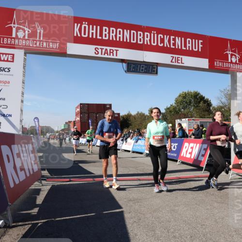 03.10.2025 - Köhlbrandbrückenlauf Lena Gebhardt http://msf.ph/oto/9042458 03.10.2025 13:18:14 Ziel 4472, 4473, 4581, 4600, 4620, 4661, 4950, 5209, 5454, 5691, 5816, 6001, 6310, 6326, 6633, 6634 meine-sportfotos.de