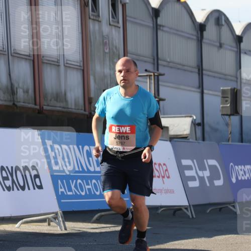 03.10.2025 - Köhlbrandbrückenlauf Luisa Fischer http://msf.ph/oto/9042464 03.10.2025 13:36:40 Ziel 4735, 4974, 5199, 5278, 5585, 5767, 6023, 6825 meine-sportfotos.de