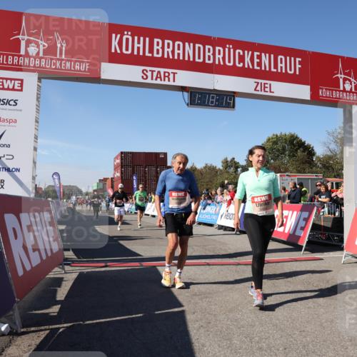 03.10.2025 - Köhlbrandbrückenlauf Lena Gebhardt http://msf.ph/oto/9042469 03.10.2025 13:18:14 Ziel 4472, 4473, 4581, 4600, 4620, 4661, 4950, 5209, 5454, 5691, 5816, 6001, 6310, 6326, 6633, 6634 meine-sportfotos.de