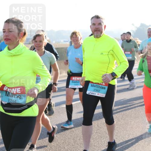 03.10.2025 - Köhlbrandbrückenlauf Lena Gebhardt http://msf.ph/oto/9042474 03.10.2025 09:26:06 Position 1 245, 2244, 08, 3360, 2362 meine-sportfotos.de