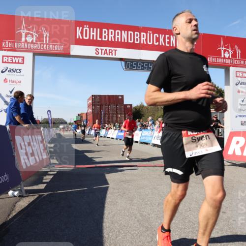 03.10.2025 - Köhlbrandbrückenlauf Lena Gebhardt http://msf.ph/oto/9042478 03.10.2025 12:58:55 Ziel 4126, 4368, 5824, 5955, 6167, 6611, 6674 meine-sportfotos.de