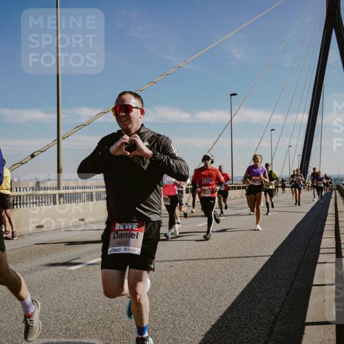 03.10.2025 - Köhlbrandbrückenlauf Michael Burmester http://msf.ph/oto/9042481 03.10.2025 12:23:48 Position 1 6798, 6032 meine-sportfotos.de