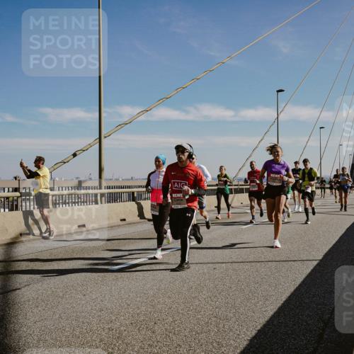 03.10.2025 - Köhlbrandbrückenlauf Michael Burmester http://msf.ph/oto/9042488 03.10.2025 12:23:49 Position 1 2 meine-sportfotos.de