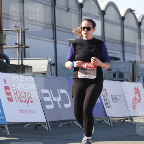 03.10.2025 - Köhlbrandbrückenlauf Luisa Fischer http://msf.ph/oto/9042492 03.10.2025 13:36:43 Ziel 4974, 5199, 5278, 5585, 5767, 6023, 6825 meine-sportfotos.de