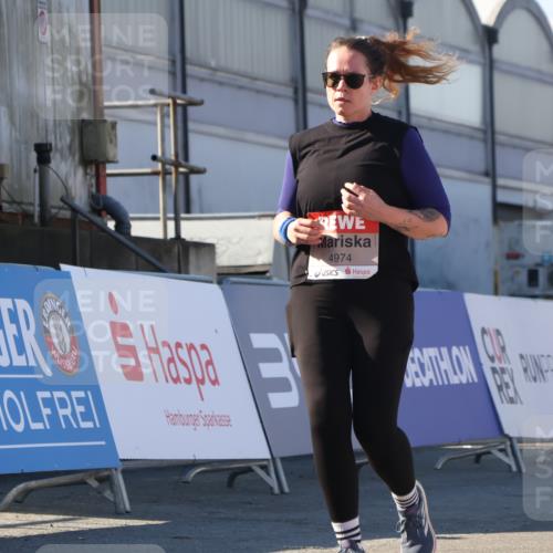 03.10.2025 - Köhlbrandbrückenlauf Luisa Fischer http://msf.ph/oto/9042495 03.10.2025 13:36:43 Ziel 4974, 5199, 5278, 5585, 5767, 6023, 6825 meine-sportfotos.de