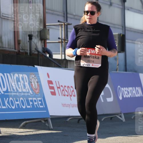 03.10.2025 - Köhlbrandbrückenlauf Luisa Fischer http://msf.ph/oto/9042501 03.10.2025 13:36:44 Ziel 4974, 5199, 5278, 5585, 5767, 6023, 6825 meine-sportfotos.de