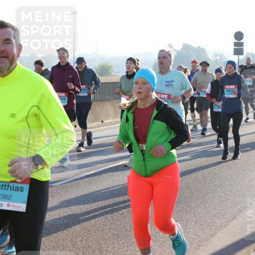 03.10.2025 - Köhlbrandbrückenlauf Lena Gebhardt http://msf.ph/oto/9042502 03.10.2025 09:26:06 Position 1 2362 meine-sportfotos.de