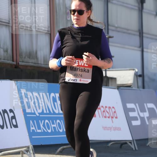 03.10.2025 - Köhlbrandbrückenlauf Luisa Fischer http://msf.ph/oto/9042509 03.10.2025 13:36:44 Ziel 4974, 5199, 5278, 5585, 5767, 6023, 6825 meine-sportfotos.de