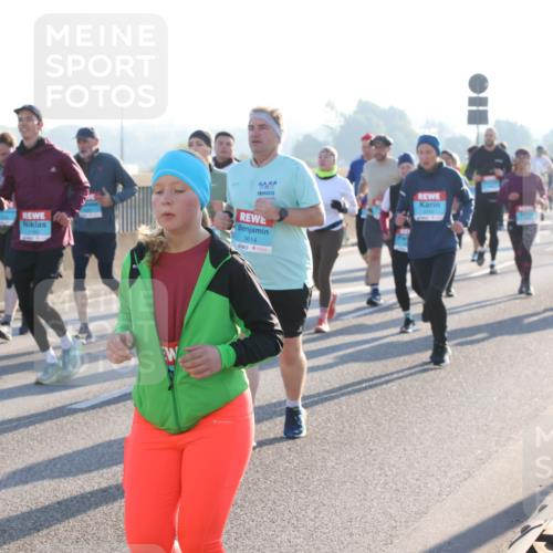 03.10.2025 - Köhlbrandbrückenlauf Lena Gebhardt http://msf.ph/oto/9042511 03.10.2025 09:26:07 Position 1 30, 00, 3614 meine-sportfotos.de