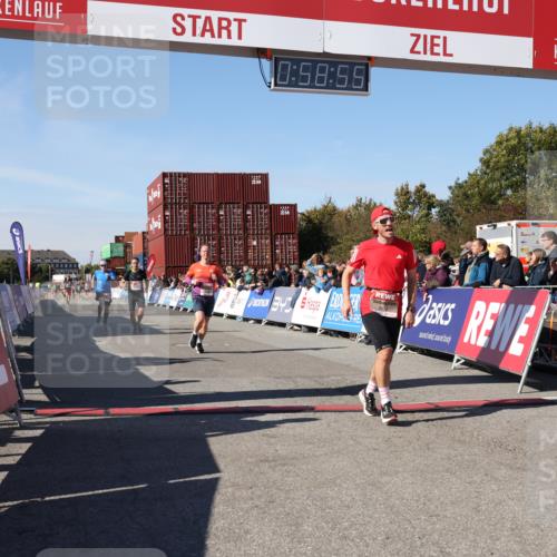 03.10.2025 - Köhlbrandbrückenlauf Lena Gebhardt http://msf.ph/oto/9042512 03.10.2025 12:58:55 Ziel 4126, 4368, 5824, 5955, 6167, 6611, 6674 meine-sportfotos.de