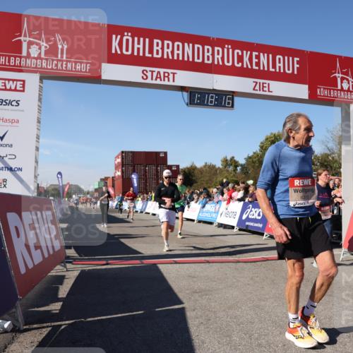 03.10.2025 - Köhlbrandbrückenlauf Lena Gebhardt http://msf.ph/oto/9042513 03.10.2025 13:18:16 Ziel 4472, 4473, 4581, 4600, 4620, 4661, 5209, 5379, 5440, 5454, 5691, 5816, 6001, 6310, 6326 meine-sportfotos.de