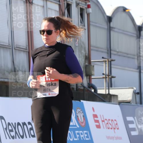 03.10.2025 - Köhlbrandbrückenlauf Luisa Fischer http://msf.ph/oto/9042515 03.10.2025 13:36:45 Ziel 4974, 5199, 5585, 5767, 5808, 6023, 6825 meine-sportfotos.de