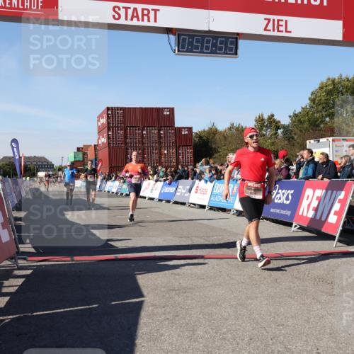 03.10.2025 - Köhlbrandbrückenlauf Lena Gebhardt http://msf.ph/oto/9042517 03.10.2025 12:58:55 Ziel 4126, 4368, 5824, 5955, 6167, 6611, 6674 meine-sportfotos.de