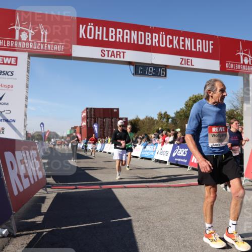 03.10.2025 - Köhlbrandbrückenlauf Lena Gebhardt http://msf.ph/oto/9042519 03.10.2025 13:18:16 Ziel 4472, 4473, 4581, 4600, 4620, 4661, 5209, 5379, 5440, 5454, 5691, 5816, 6001, 6310, 6326 meine-sportfotos.de