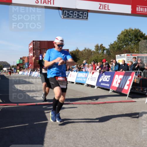 03.10.2025 - Köhlbrandbrückenlauf Lena Gebhardt http://msf.ph/oto/9042521 03.10.2025 12:58:58 Ziel 4126, 4368, 5955, 6611, 6674 meine-sportfotos.de