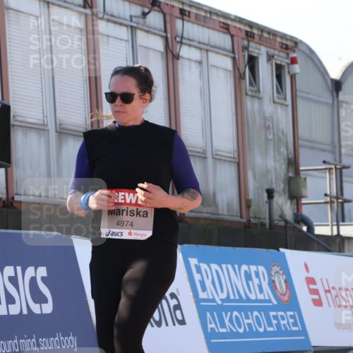 03.10.2025 - Köhlbrandbrückenlauf Luisa Fischer http://msf.ph/oto/9042523 03.10.2025 13:36:45 Ziel 4974, 5199, 5585, 5767, 5808, 6023, 6825 meine-sportfotos.de