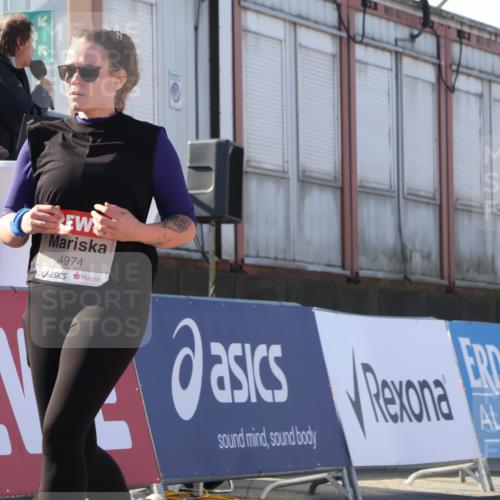 03.10.2025 - Köhlbrandbrückenlauf Luisa Fischer http://msf.ph/oto/9042531 03.10.2025 13:36:46 Ziel 4974, 5199, 5313, 5585, 5767, 5808, 6023, 6825 meine-sportfotos.de