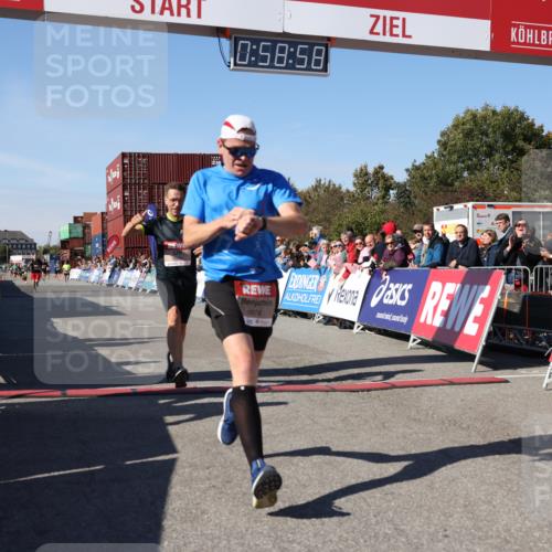 03.10.2025 - Köhlbrandbrückenlauf Lena Gebhardt http://msf.ph/oto/9042532 03.10.2025 12:58:58 Ziel 4126, 4368, 5955, 6611, 6674 meine-sportfotos.de