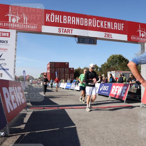 03.10.2025 - Köhlbrandbrückenlauf Lena Gebhardt http://msf.ph/oto/9042540 03.10.2025 13:18:17 Ziel 4472, 4473, 4581, 4600, 4661, 5209, 5379, 5440, 5454, 5691, 5816, 6001, 6310 meine-sportfotos.de