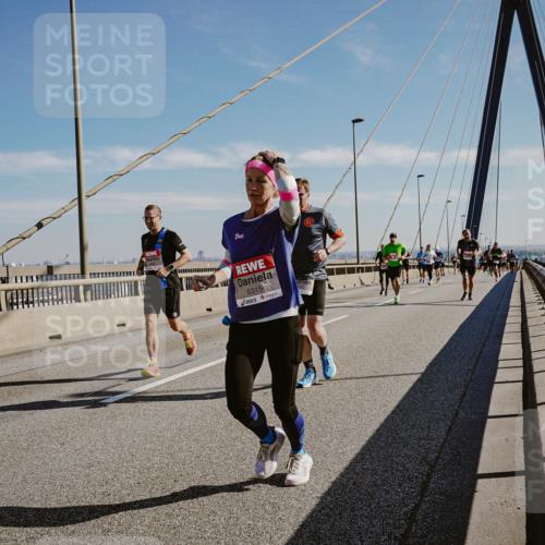 03.10.2025 - Köhlbrandbrückenlauf Michael Burmester http://msf.ph/oto/9042544 03.10.2025 12:23:54 Position 1 6315 meine-sportfotos.de