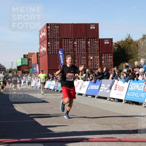 03.10.2025 - Köhlbrandbrückenlauf Lena Gebhardt http://msf.ph/oto/9042550 03.10.2025 12:59:06 Ziel 4126, 4164, 5955, 5967, 6329, 6493, 6674 meine-sportfotos.de