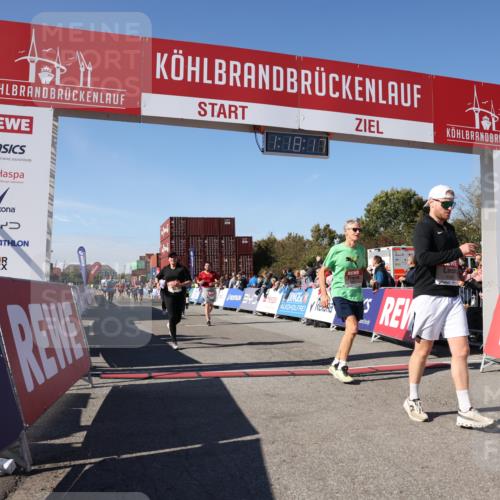 03.10.2025 - Köhlbrandbrückenlauf Lena Gebhardt http://msf.ph/oto/9042561 03.10.2025 13:18:18 Ziel 4472, 4473, 4581, 4600, 4661, 4760, 5379, 5440, 5454, 5691, 5816, 6001, 6310 meine-sportfotos.de