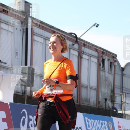 03.10.2025 - Köhlbrandbrückenlauf Luisa Fischer http://msf.ph/oto/9042563 03.10.2025 13:36:53 Ziel 4974, 5287, 5313, 5808 meine-sportfotos.de
