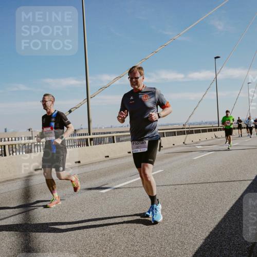 03.10.2025 - Köhlbrandbrückenlauf Michael Burmester http://msf.ph/oto/9042566 03.10.2025 12:23:55 Position 1 5671 meine-sportfotos.de