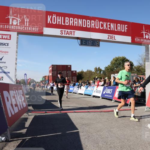 03.10.2025 - Köhlbrandbrückenlauf Lena Gebhardt http://msf.ph/oto/9042568 03.10.2025 13:18:19 Ziel 4472, 4473, 4560, 4581, 4600, 4661, 4760, 5379, 5440, 5454, 5691, 5722, 5816, 6001, 6310 meine-sportfotos.de