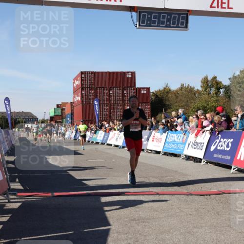 03.10.2025 - Köhlbrandbrückenlauf Lena Gebhardt http://msf.ph/oto/9042576 03.10.2025 12:59:06 Ziel 4126, 4164, 5955, 5967, 6329, 6493, 6674 meine-sportfotos.de
